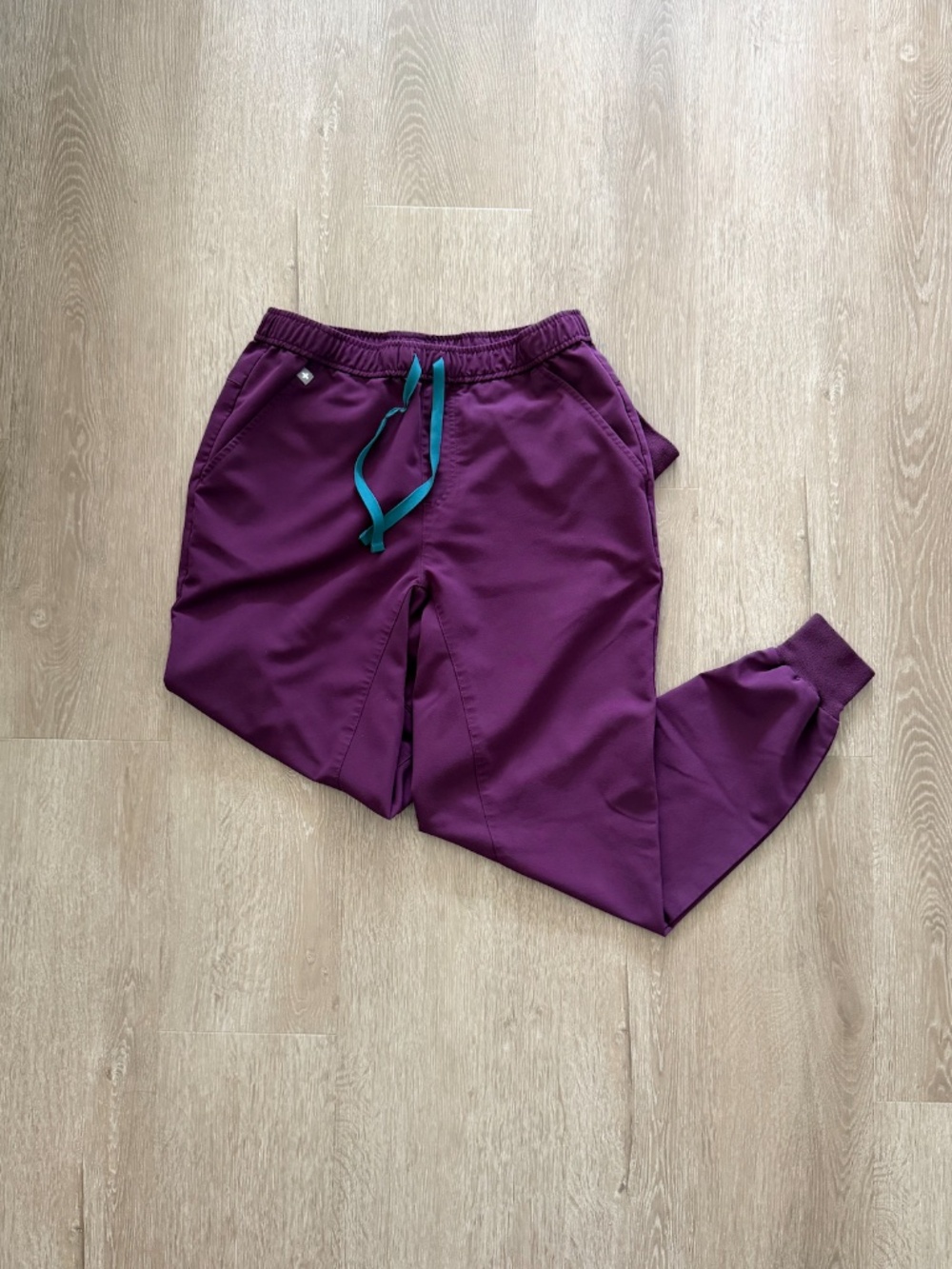 Figs Men’s Tansen Jogger Scrub Pants in Deep Purple, M